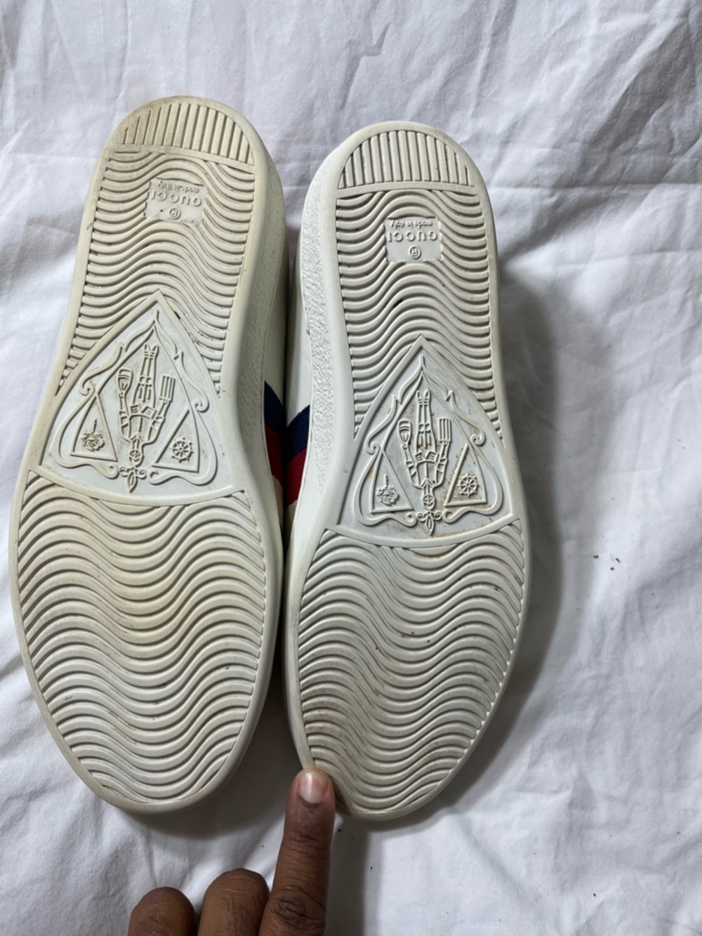 Gucci White Leather Sneakers with Embroidered Yellow Tiger and Red-Blue Stripes - Picture 5 of 6